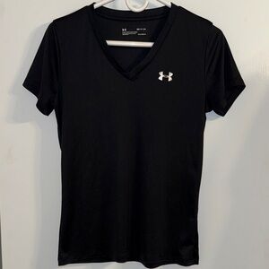 Under Armour Women's Black V-Neck Tee - small